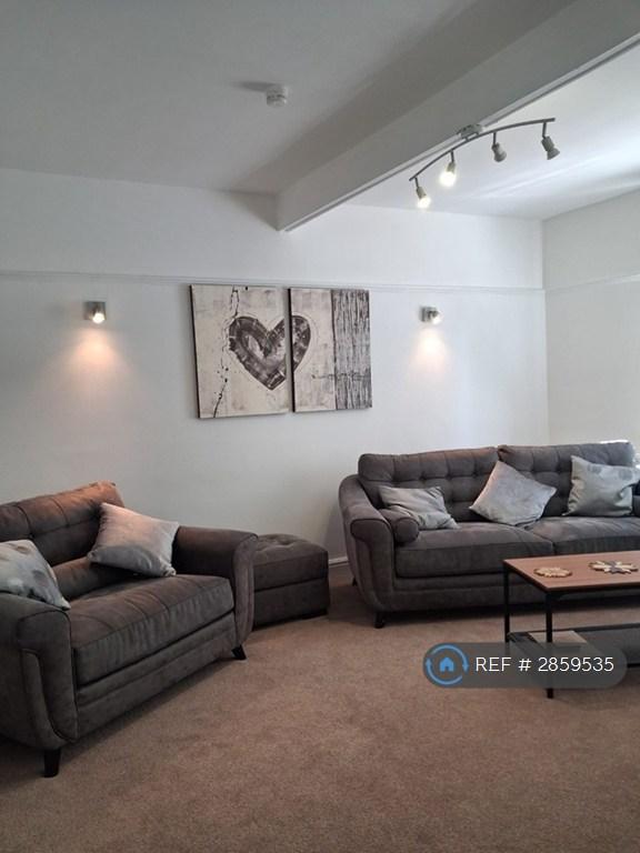 2 bedroom flat in Old Kilpatrick, Glasgow, G60 (2 bed) (#2859535)
