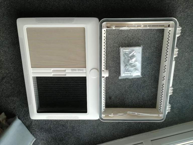 Dometic Midi Heki FL Rooflight / Skylight Window for Caravan
