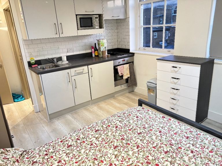 Includes Gas 1st Studio Flat Shower DBed Room Open Kitchen Dining Sitting VeryNearTubeBusShopsPark