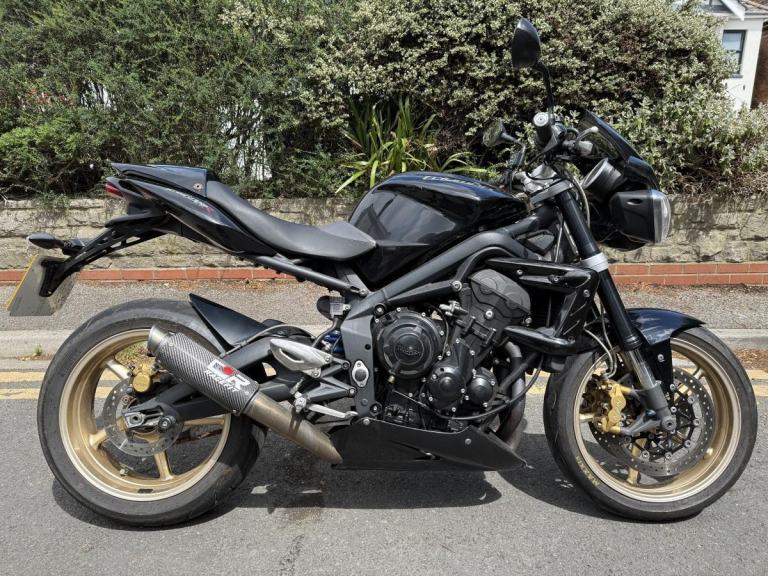 TRIUMPH STREET TRIPLE 675 R 2011