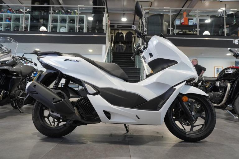 Honda PCX125, 2025, White with just 2270miles Only £2995. 
