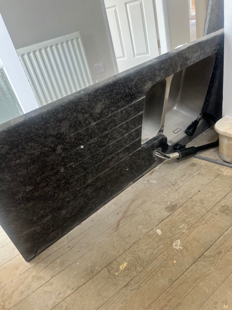 Black quartz worktop, high quality great condition!