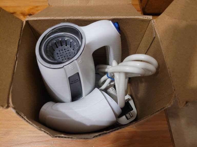 Clothes steamer