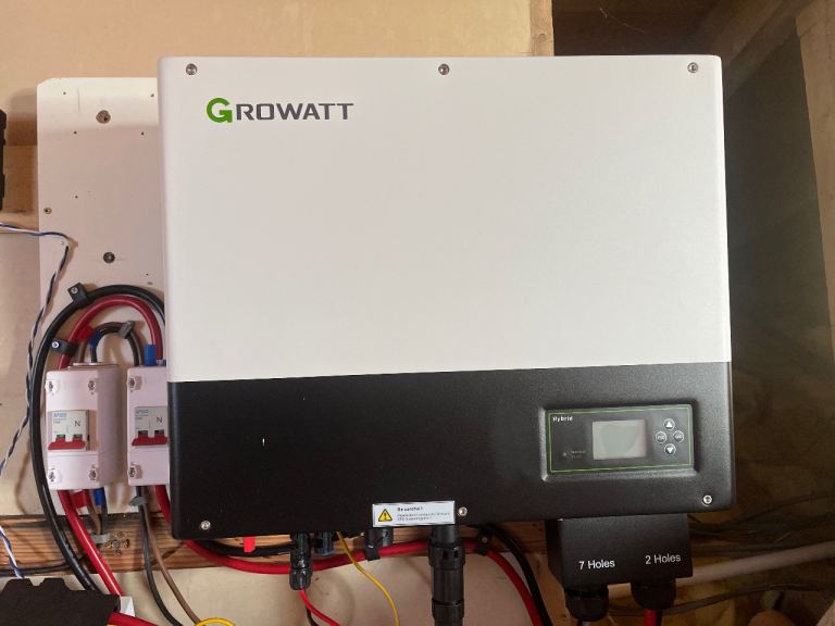 Growatt 3.0kw hybrid inverter, Growatt AXE 5.0L LV battery and accessories 