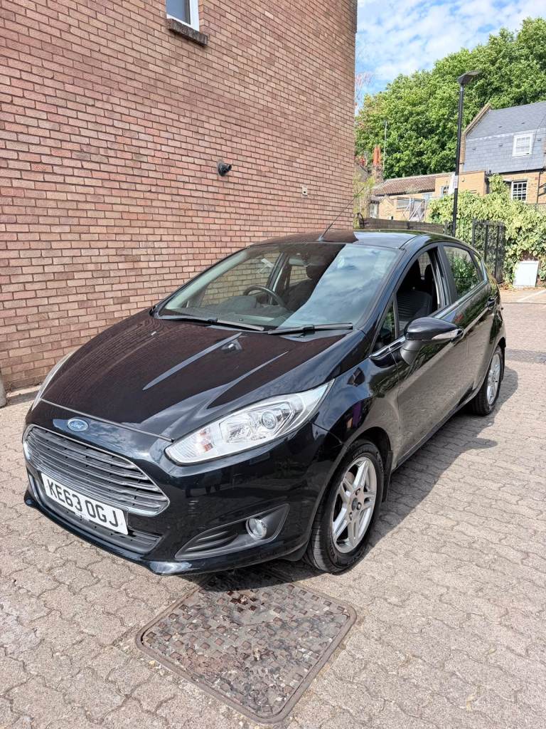 Ford, FIESTA, Hatchback, 2014, Semi-Auto, 1597 (cc), 5 doors