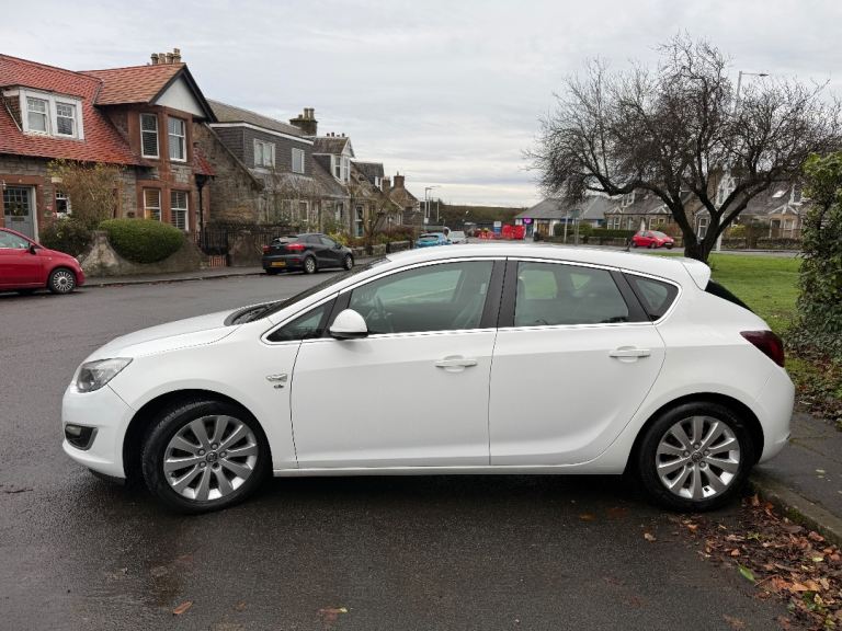 Vauxhall, ASTRA, Hatchback, 2014, Manual, 1956 (cc), 5 doors