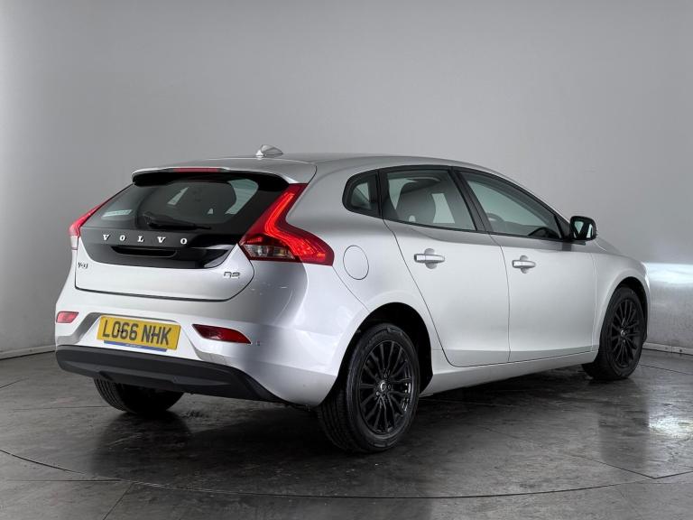 2016 Volvo V40 D2 [120] Momentum Nav Plus 5dr Geartronic HATCHBACK DIESEL Automatic