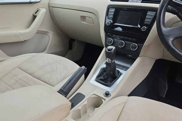 2014 Skoda Octavia 1.4 TSI Elegance Hatchback 5dr Petrol Manual Euro 5 (s/s) (140 ps) Hatchback P...