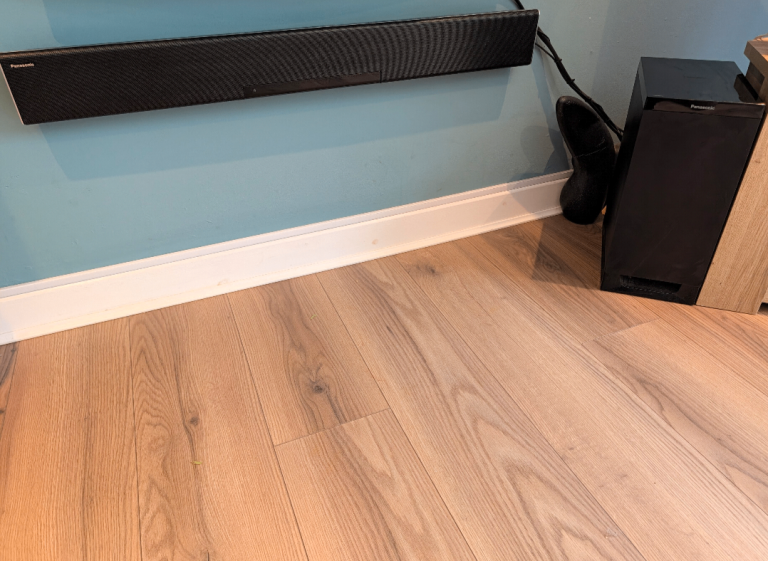 Panasonic SC-HTB480 / SU-HTB485 Sub Woofer And Soundbar System