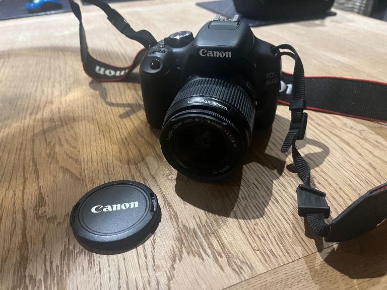 Cannon EOS 550D - charger and bag