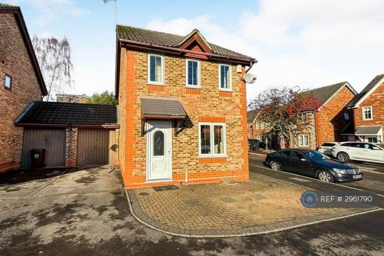 1 bedroom in Privet Close, Reading, RG6 (#2961790)