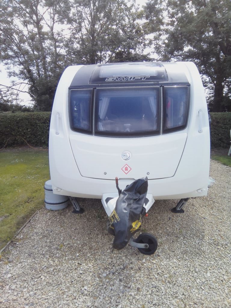 SWIFT CHALLENGER 565 SE 2013 4BIRTH WITH TWO SINGLE BEDS +MOTOR MOOVER ETC.