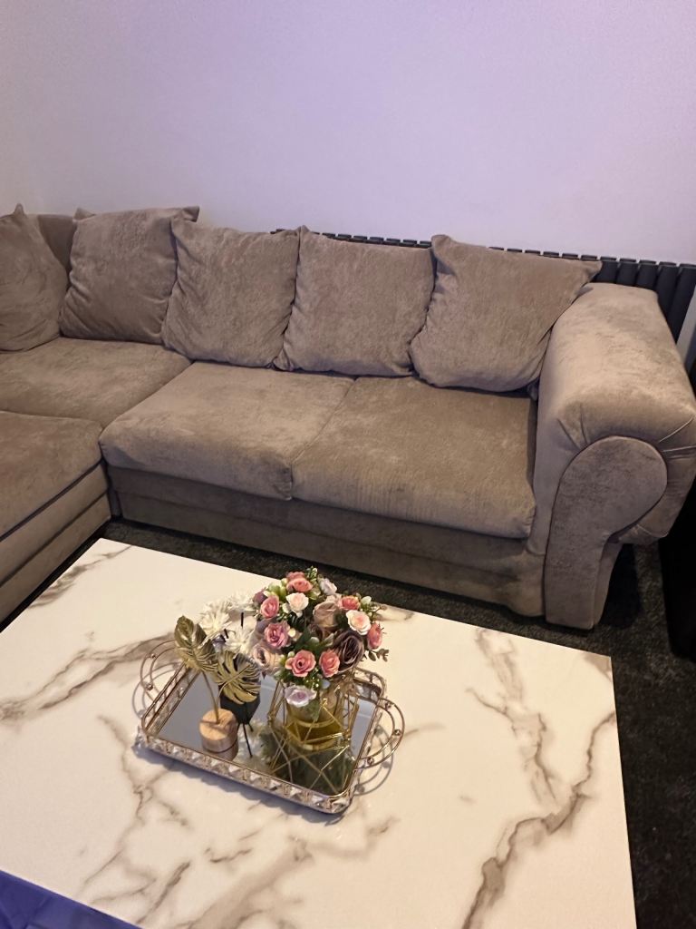 Verona Plush Velvet Corner Sofa – Like New