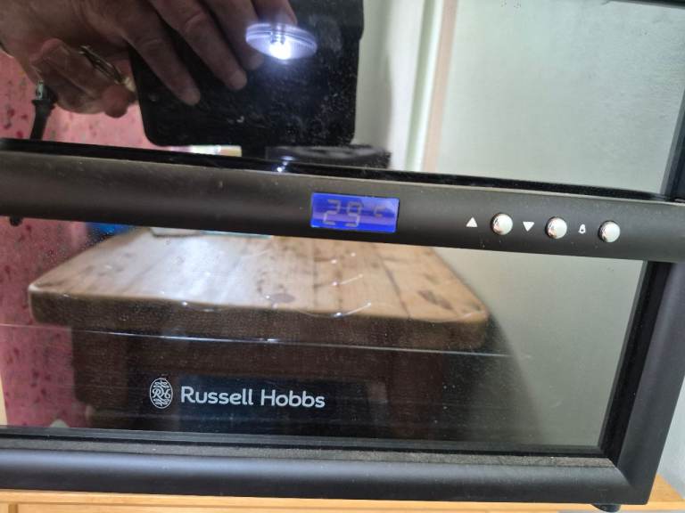 Russell Hobbs 8 bottle wine cooler 