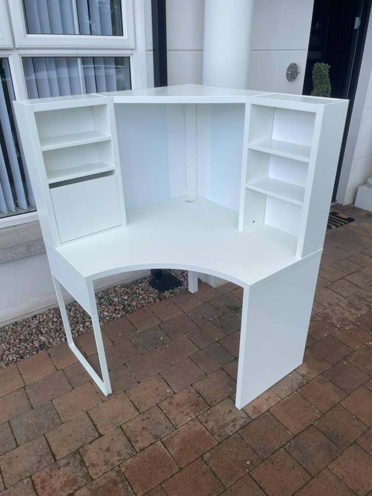 Corner workstation 100×242cm £89