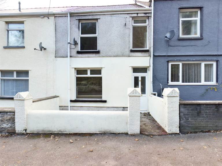 Lovely large 3 bedroom family home