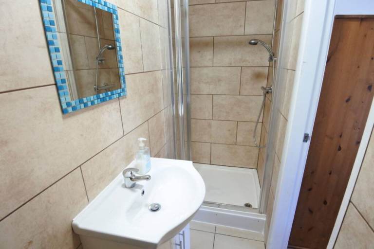 1 BEDROOM FLAT HIGH ROAD DOLLIS HILL WILLESDEN NW10  