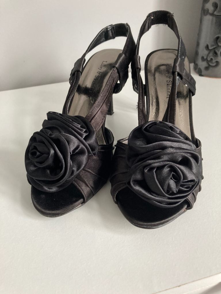 Ladies shoes size 4
