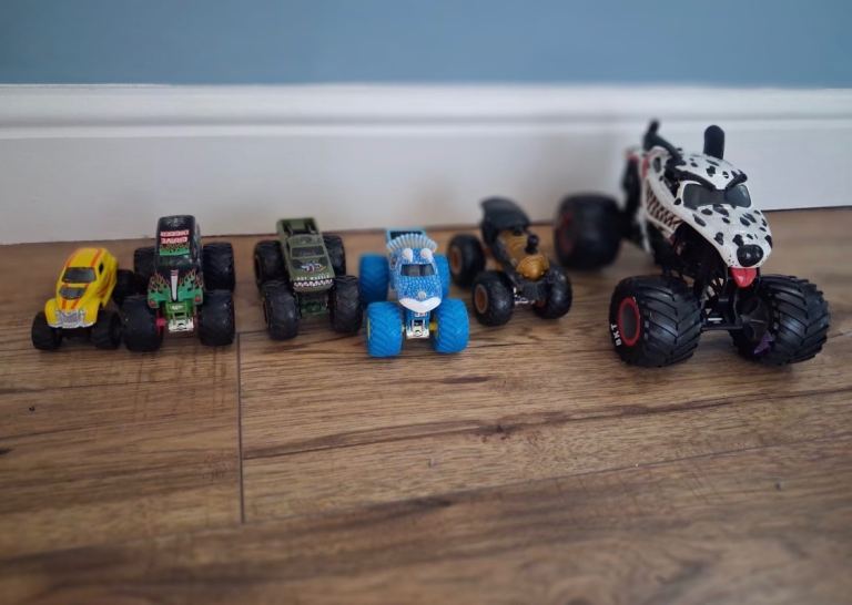 Bundle of monster trucks 