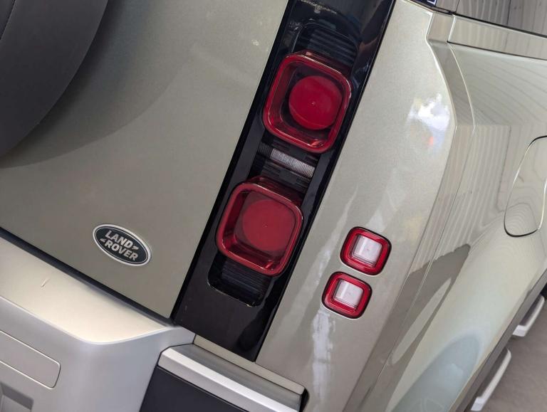 2021 Land Rover Defender 2.0 Defender SE Auto 4WD 5dr SUV Petrol Automatic