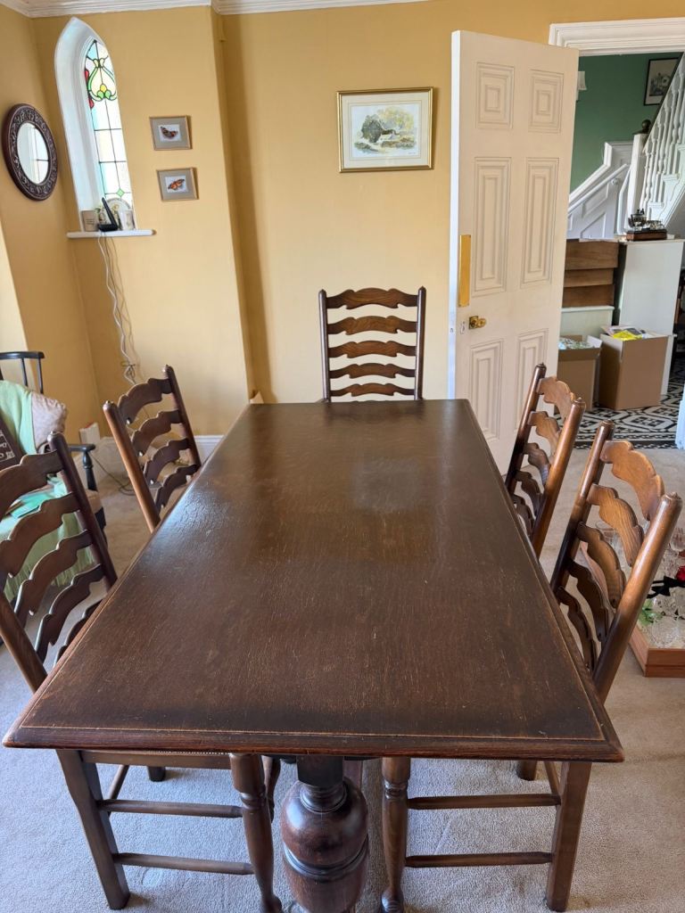 Solid wood dining table with 6 chairs, including 2 carvers 