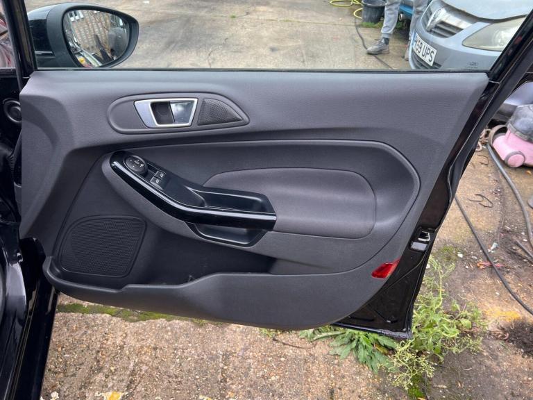 2016 Ford Fiesta 1.0 EcoBoost Titanium 5dr HATCHBACK PETROL Manual