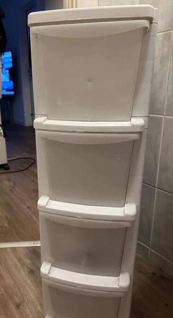 medium plastic chest of drawers with 4 drawers white