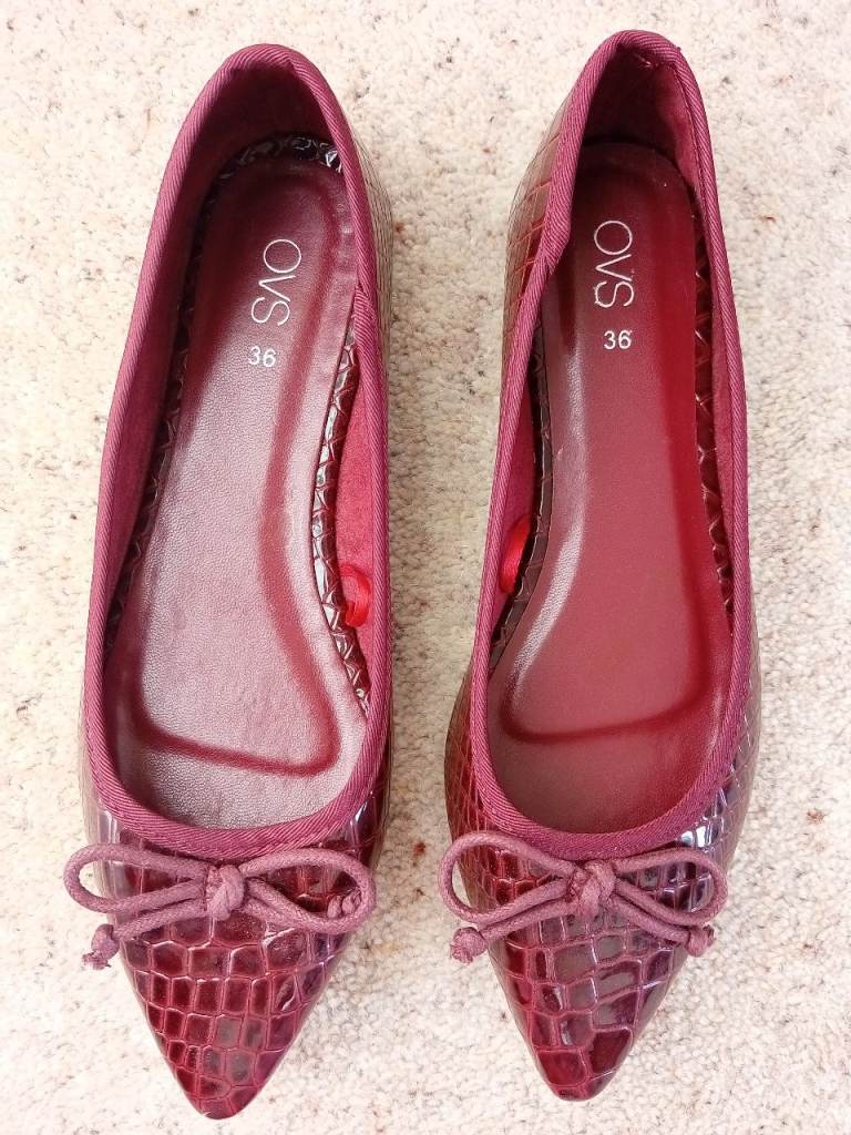 Burgundy patent flats