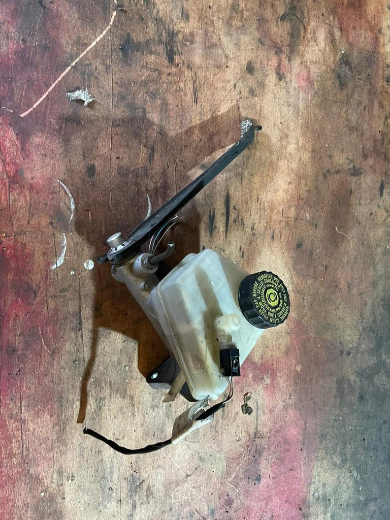 Mercedes Benz CL203 C Class 08-11 Brake Master Cylinder Fluid Tank  A203430002