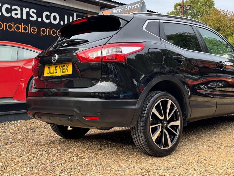 2015 Nissan Qashqai 1.6 DIG-T Tekna 2WD Euro 6 (s/s) 5dr HATCHBACK Petrol Manual