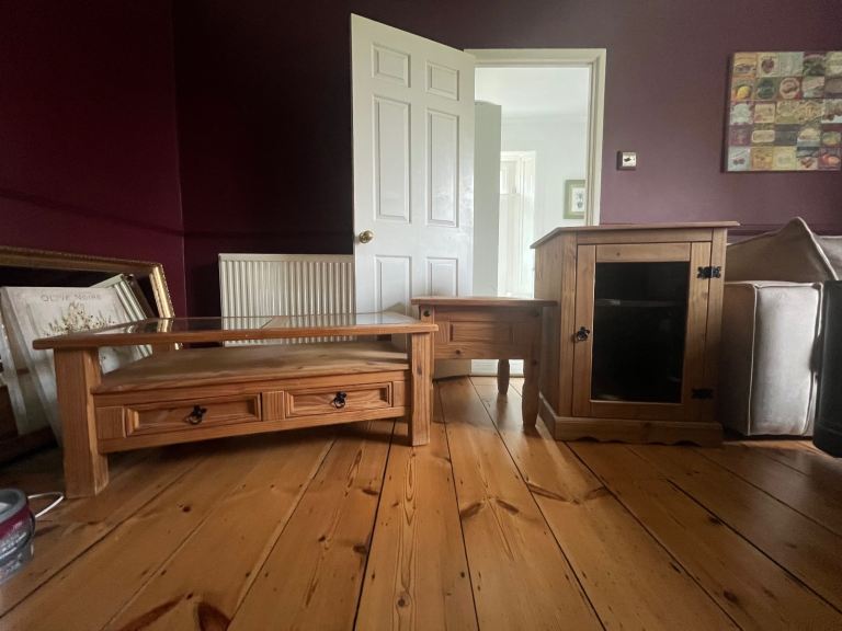 Tv cabinet, coffee table and media cabinet set.