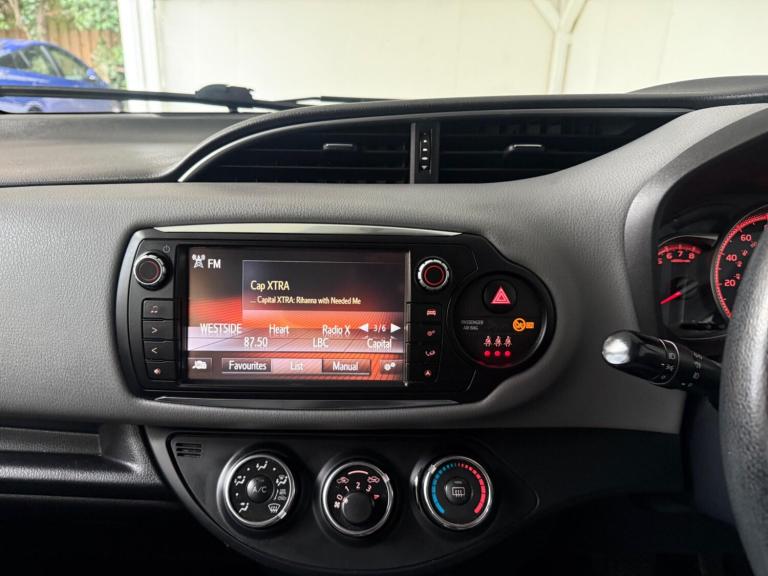 2015 Toyota Yaris 1.33 VVT-i Icon 5dr CVT HATCHBACK PETROL Automatic