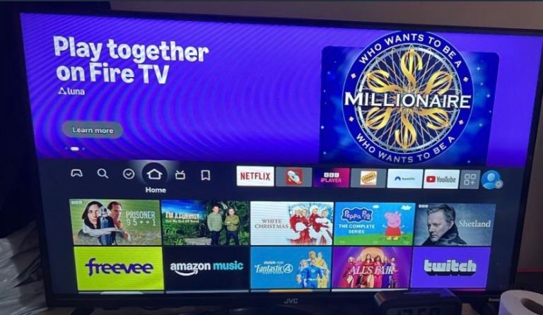 JVC Roku 32inch tv Smart tv with remote