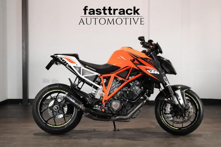 KTM SUPERDUKE 1290 R - 2014 - VALVE CLEARANCES DONE - LOADS OF CARBON