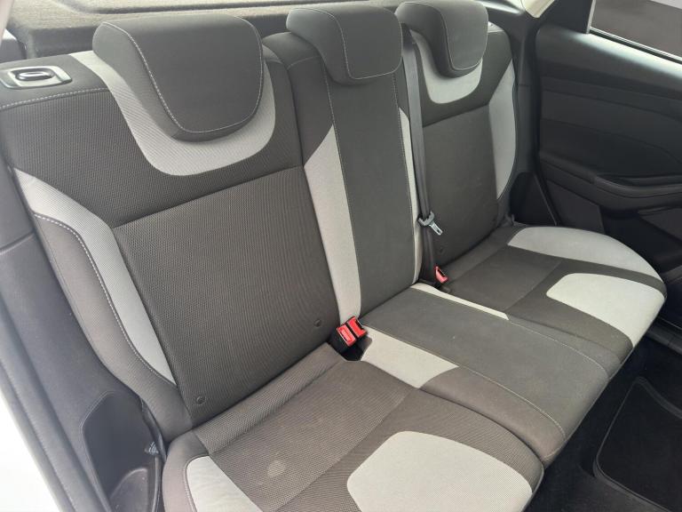 2013 Ford Focus 1.6 Zetec Euro 5 5dr HATCHBACK Petrol Manual