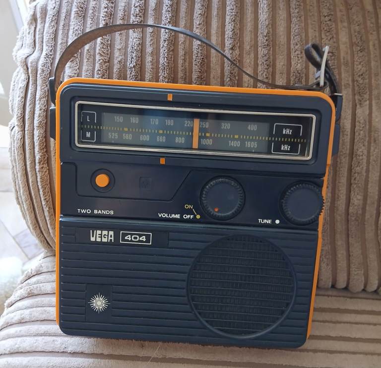 VEGA 404 VINTAGE USSR TRANSISTOR RADIO 