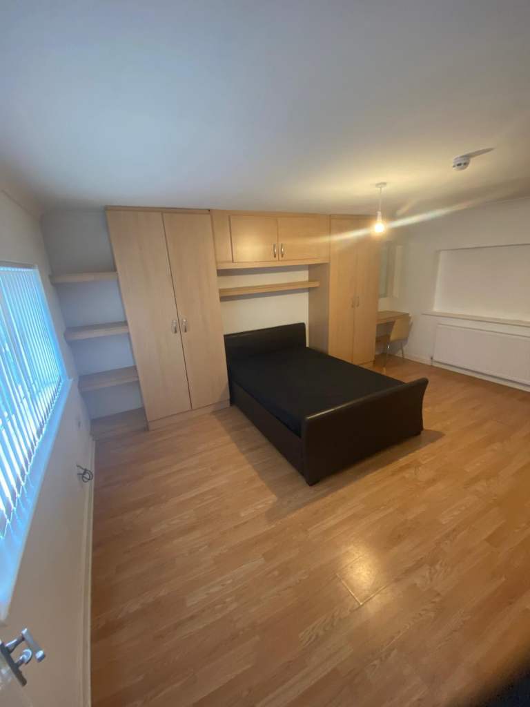 Large Ensuite Rooms, Good Location, Bills Included