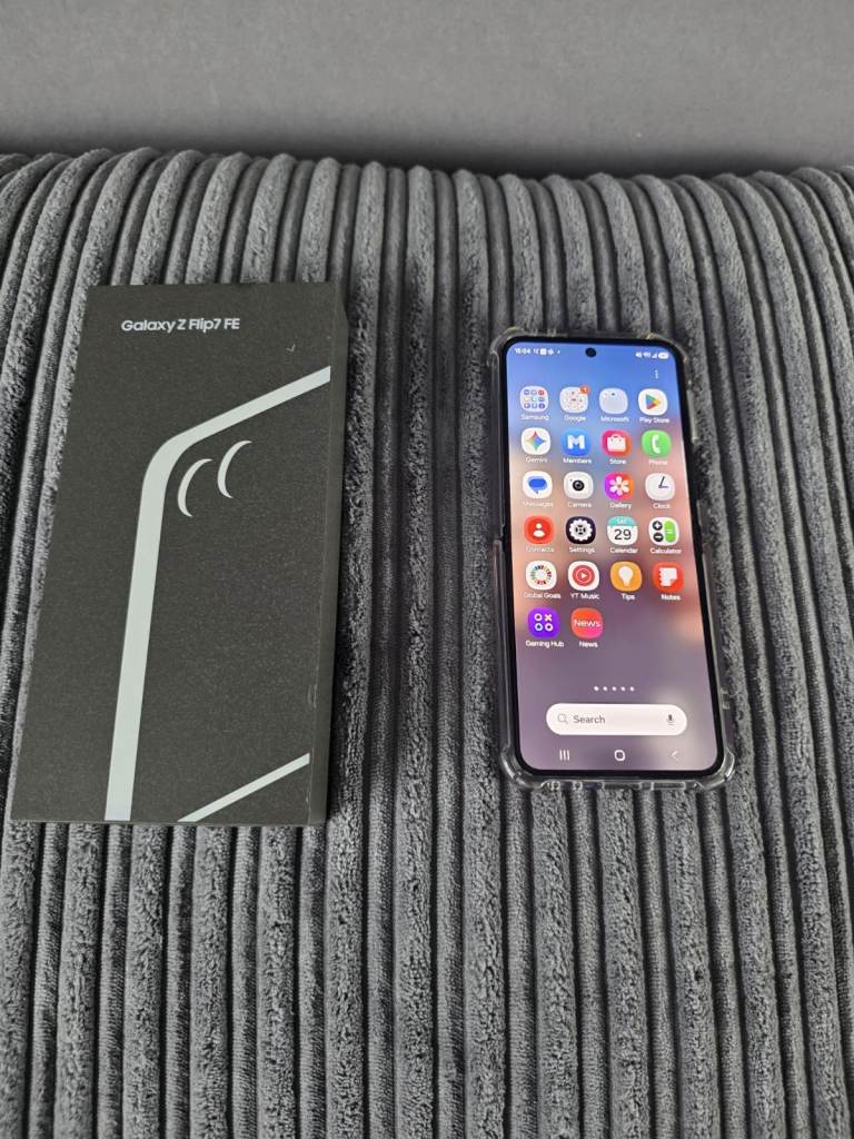 Samsung Galaxy Z Flip 7 FE 256GB Mobile In Black