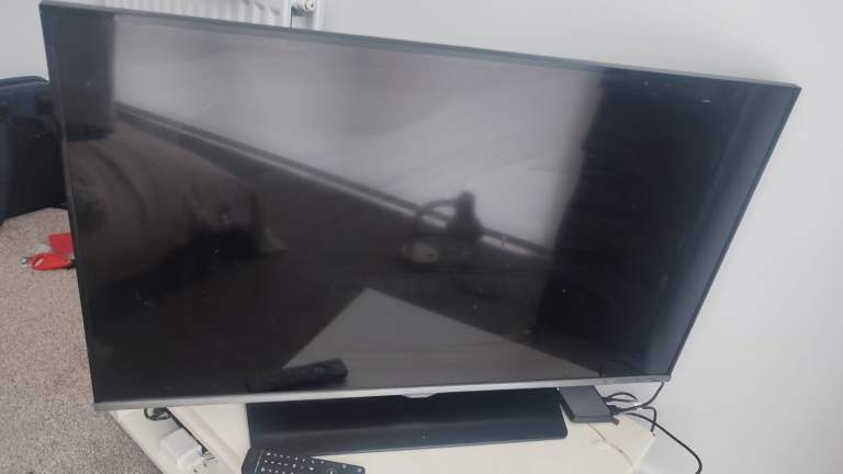 Samsung 40” Full HD TV (Non-Smart) + Virgin Media Box 