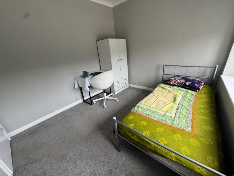 Single Room for Rent – Weybridge