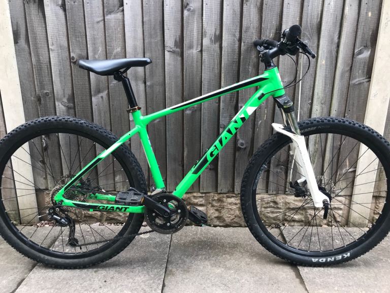 GIANT ATX 27.5 Mountain Bike - Mint Condition 