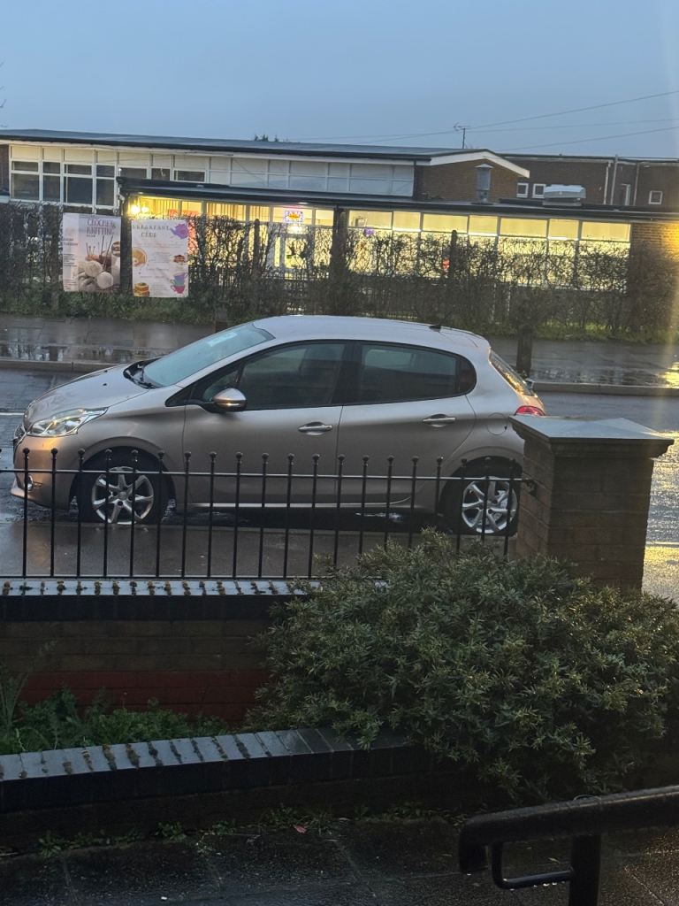 Peugeot, 208, Hatchback, 2014, Manual, 1199 (cc), 5 doors