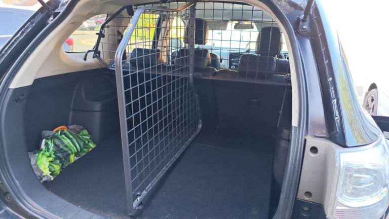 Mitsubishi Outlander Travall boot divider and dog guard