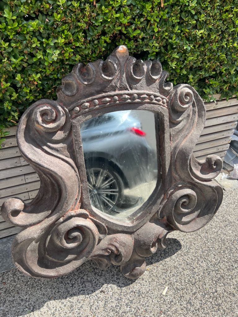 Mirror unique