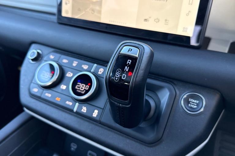 2024 Land Rover Defender 110 3.0 D300 X-Dynamic SE 5dr SUV DIESEL Automatic