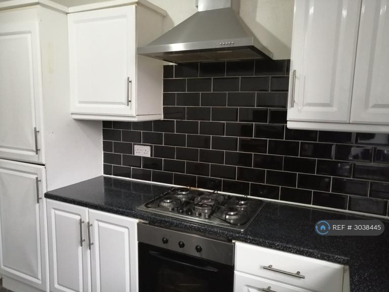 3 bedroom house in Esmond Road, Manchester, M8 (3 bed) (#3038445)