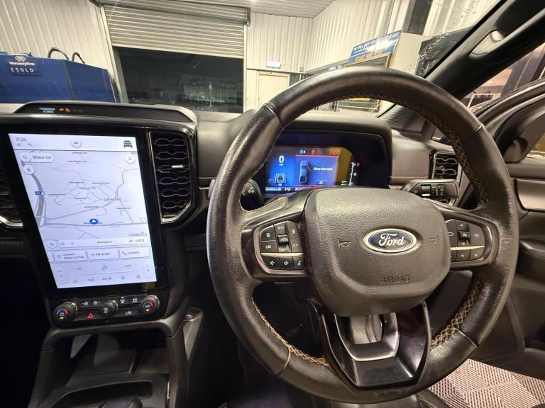 2025 Land Rover Defender 3.0 D350 Hard Top X-Dynamic HSE Auto PANEL VAN DIESEL Automatic