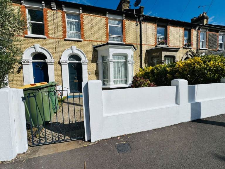 Spacious 4 Bed House Located In Manor Park E12
