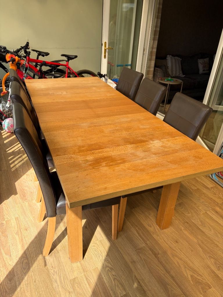 Large wooden dining extendable table and 6 chairs 