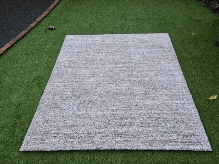 Large Grey Shaggy Area Rug
